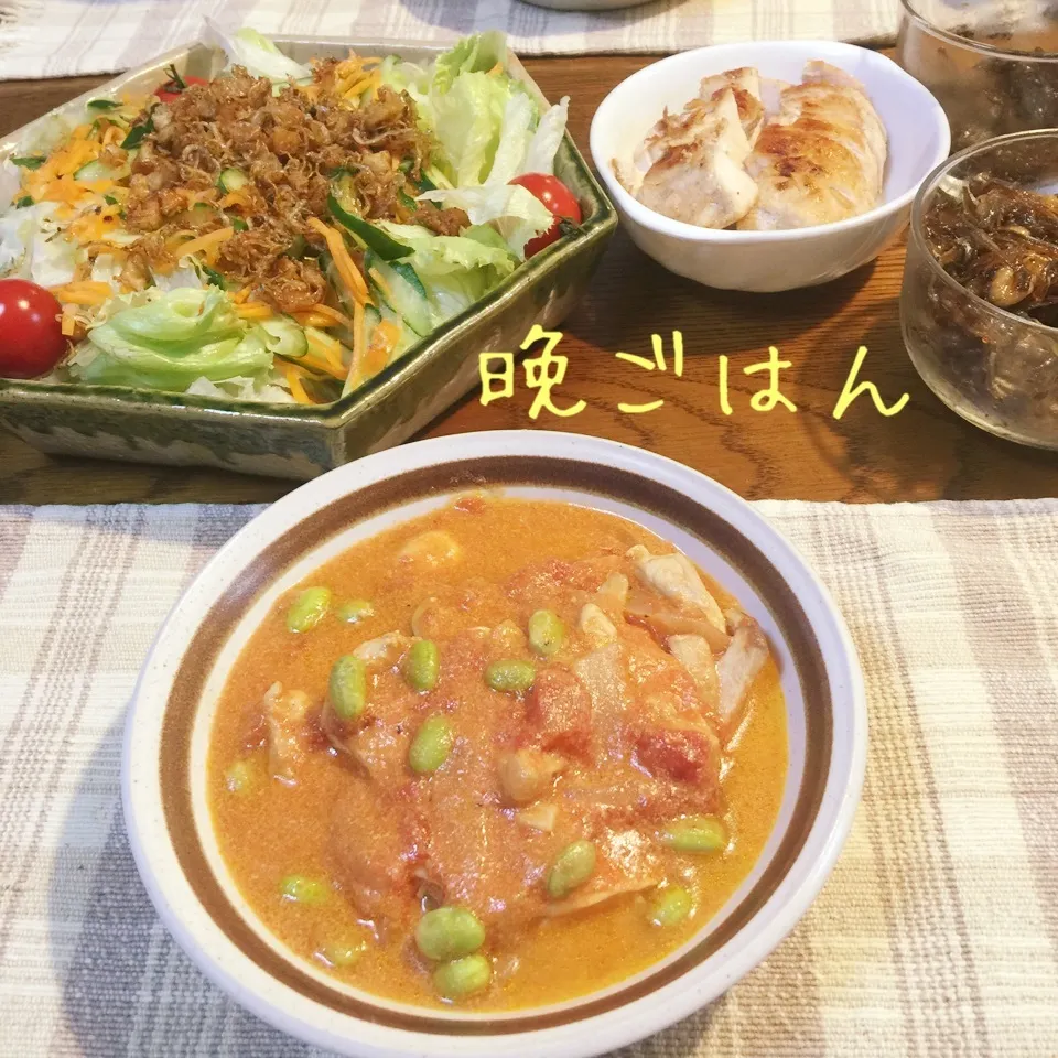 Snapdishの料理写真:鶏胸肉トマトクリームソース煮込み、鶏皮とジャコのサラダ、|yakinasuさん