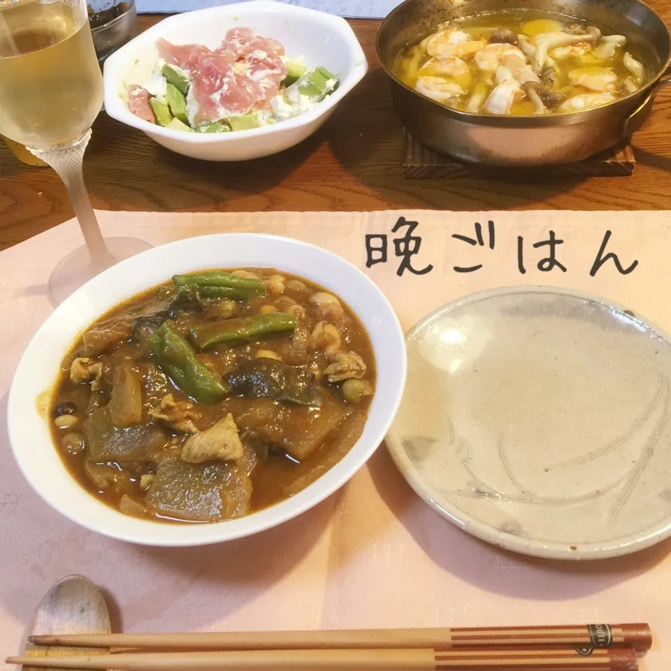 海老シメジアヒージョ、冬瓜豚肉茄子豆のカレー煮込み、アボカド|yakinasuさん