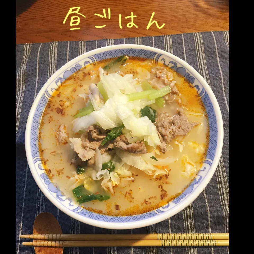 ピリ辛豚骨ラーメン野菜てんこ盛り！|yakinasuさん