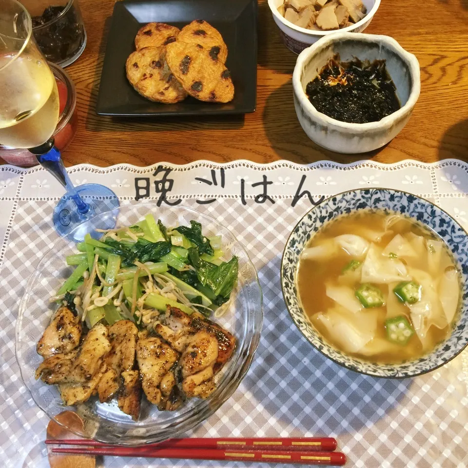 Snapdishの料理写真:鶏胸肉胡麻照焼き、小松菜エノキオイスター炒め、ワンタンスープ|yakinasuさん