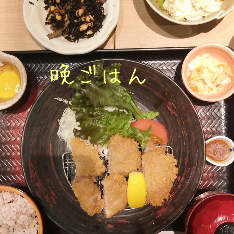 Snapdishの料理写真:ヒレカツ定食|yakinasuさん