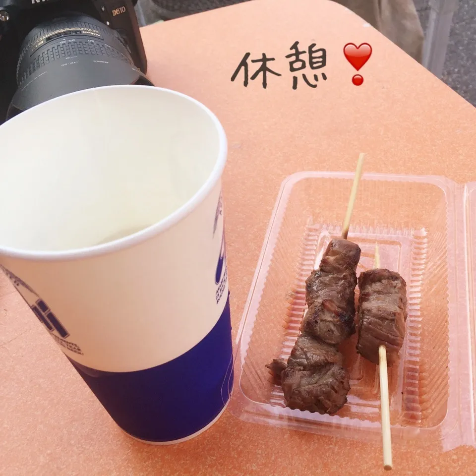 生ビールと、飛騨牛串焼き|yakinasuさん
