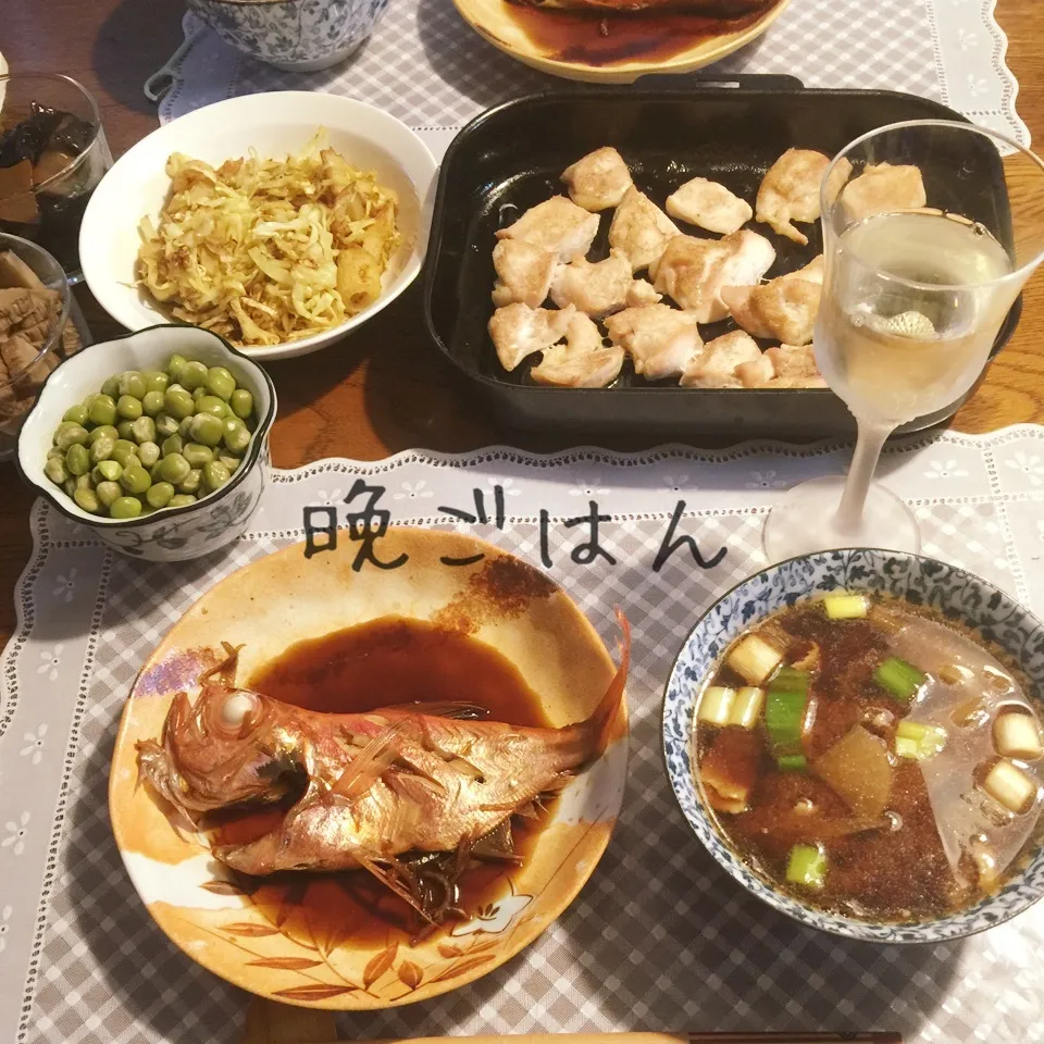 金目の煮付け、鶏胸肉塩焼き、豚汁、キャベツ竹輪カレー醤油炒め|yakinasuさん