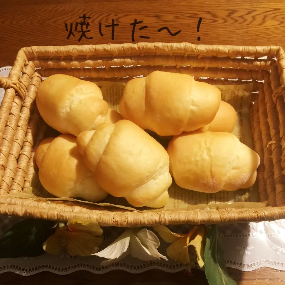 Snapdishの料理写真:バターロール|yakinasuさん