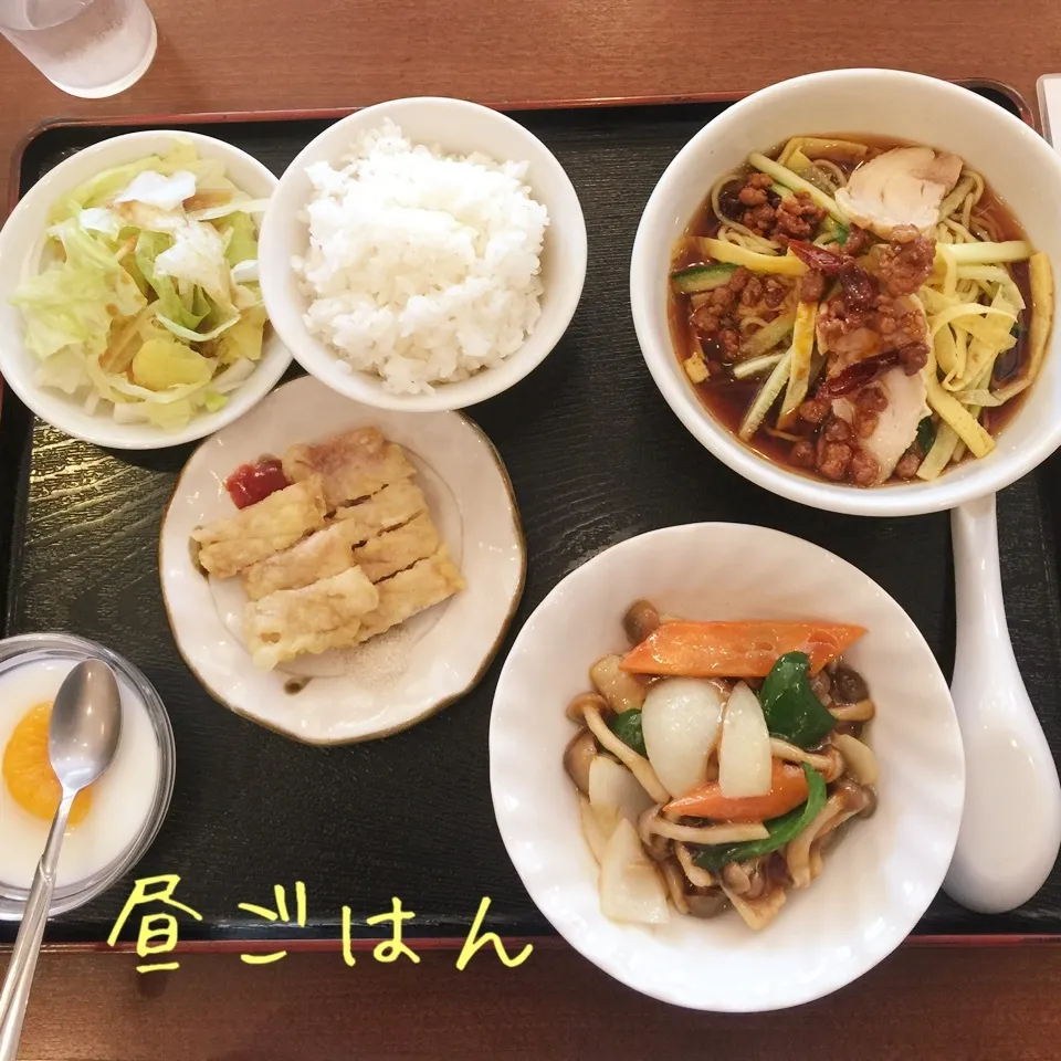 台湾冷麺、豚天、しめじ炒め、サラダ、杏仁豆腐|yakinasuさん