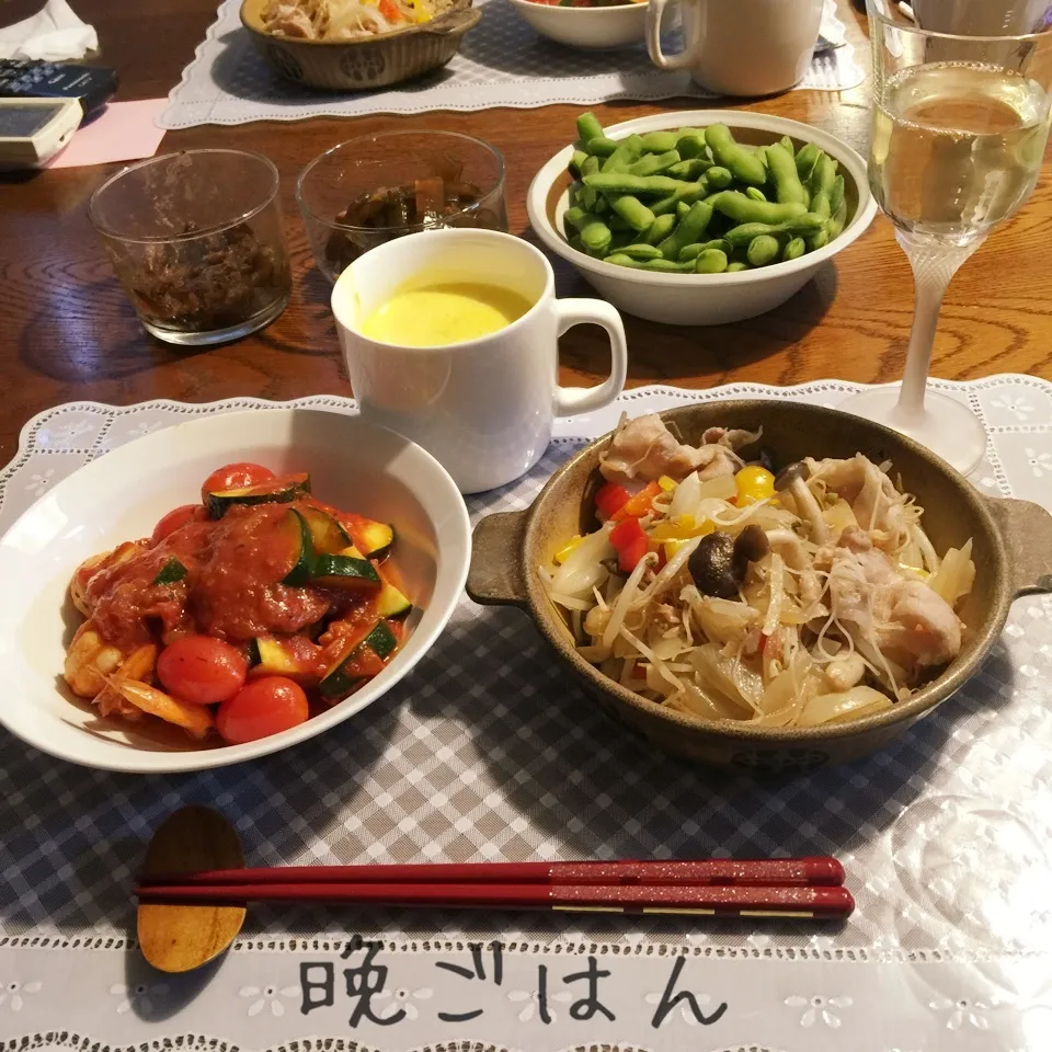 Snapdishの料理写真:えびとズッキーニのトマトソース煮、野菜たっぷりビーフン、枝豆|yakinasuさん