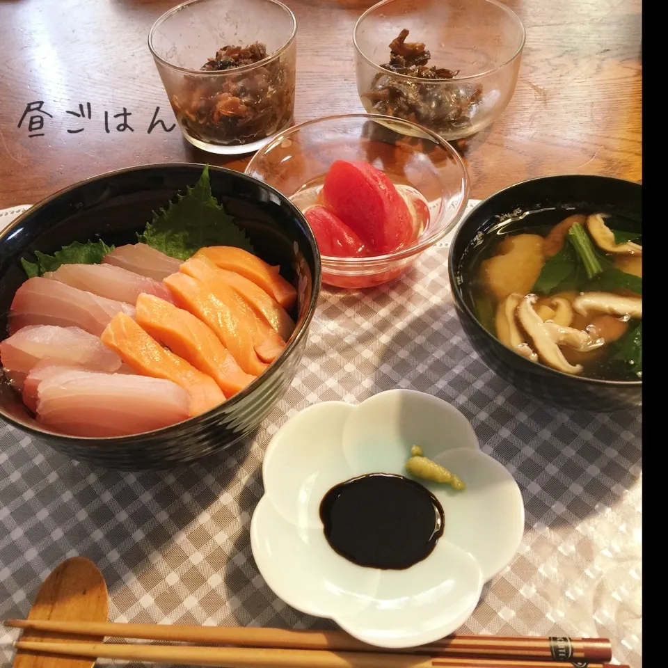 鮪サーモン丼、吸い物、トマトシロップ煮、常備菜|yakinasuさん