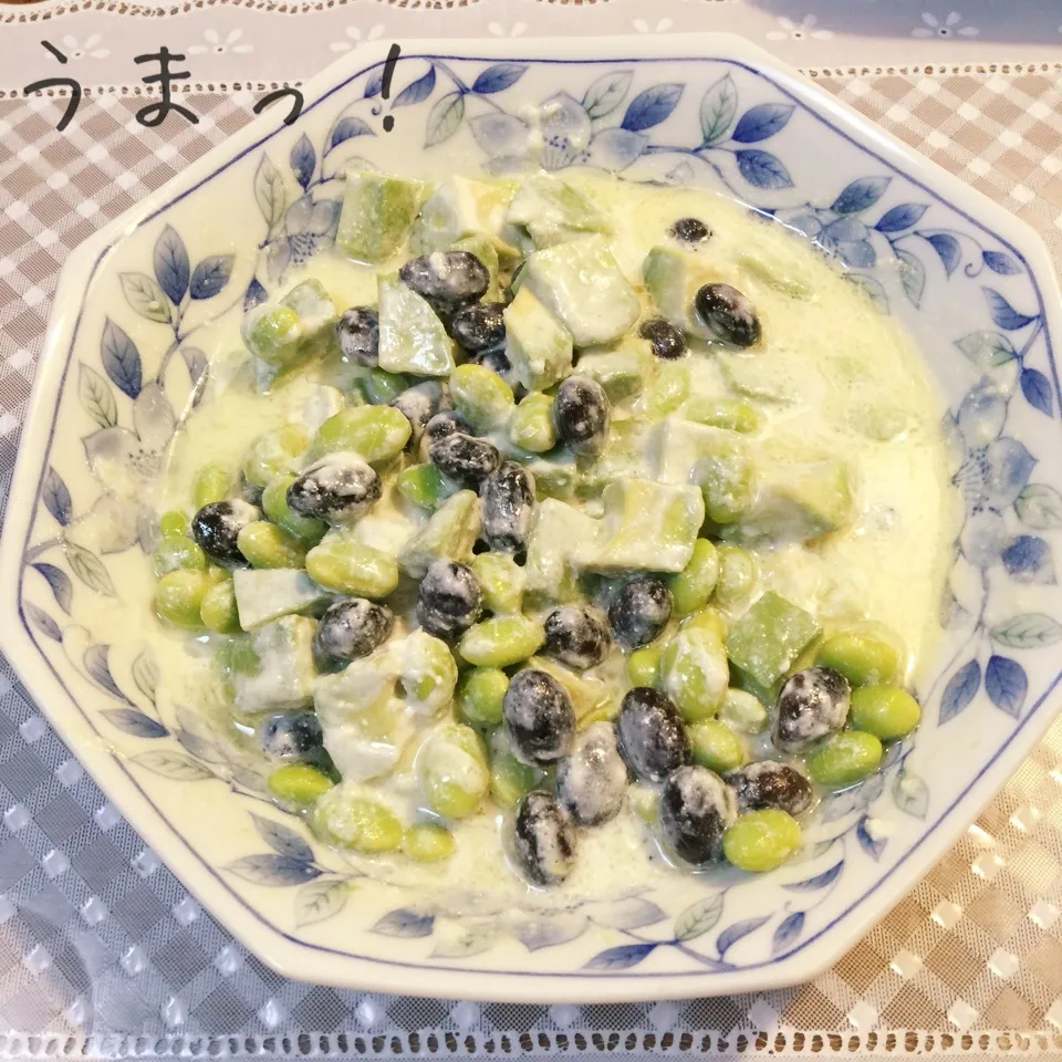 Snapdishの料理写真:アボカドと枝豆と蒸し黒豆とリコッタチーズのサラダ|yakinasuさん