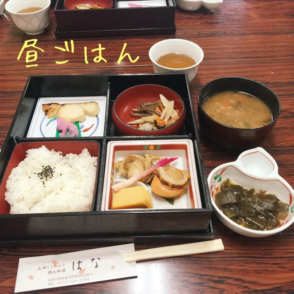 斜陽館、津軽三味線会館まえのレストランでけの汁定食|yakinasuさん