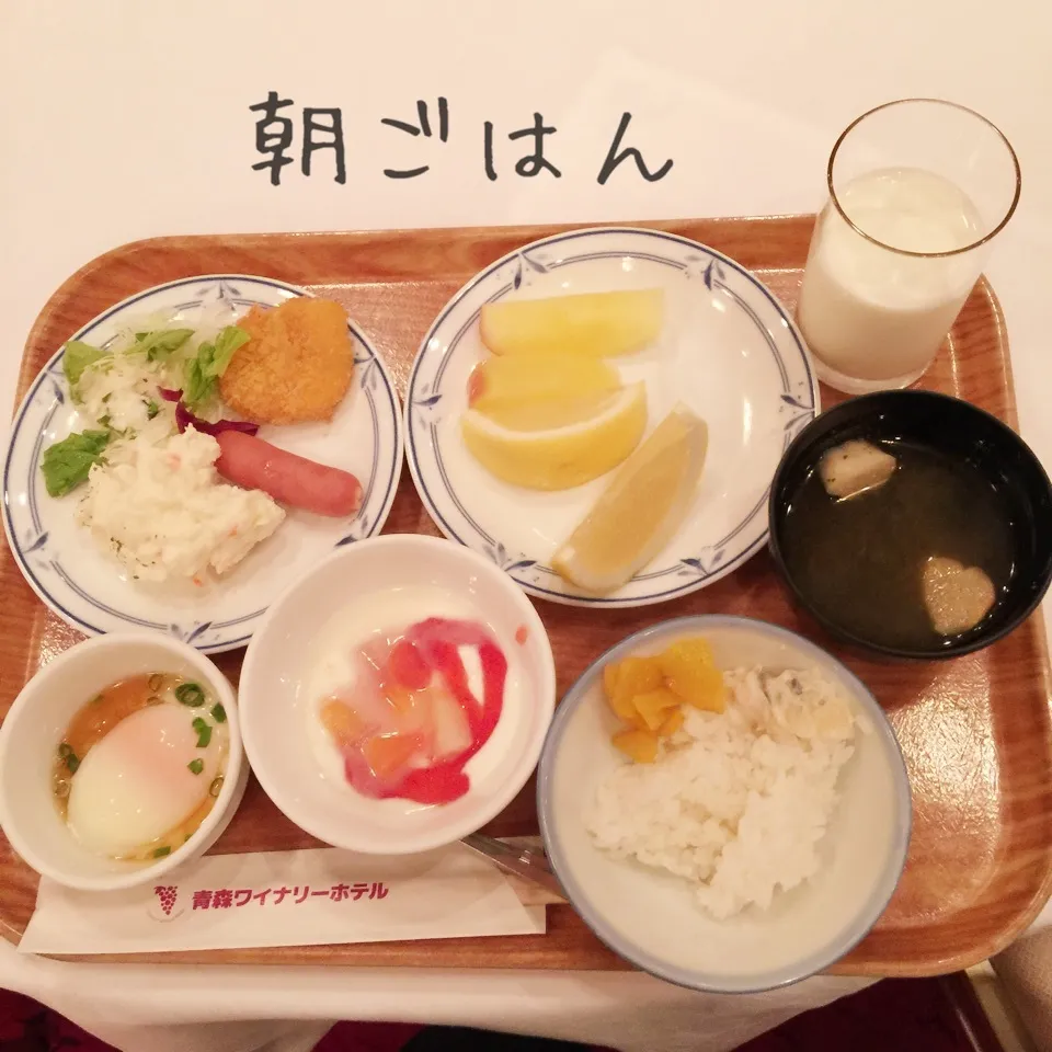 Snapdishの料理写真:青森ワイナリーホテルの朝食バイキング|yakinasuさん