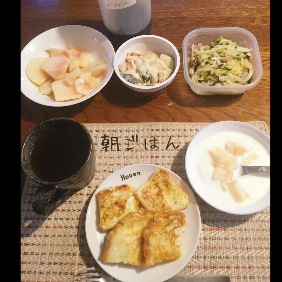 Snapdishの料理写真:フレンチトースト、昨夜の残りもの、桃、ヨーグルト桃、紅茶|yakinasuさん