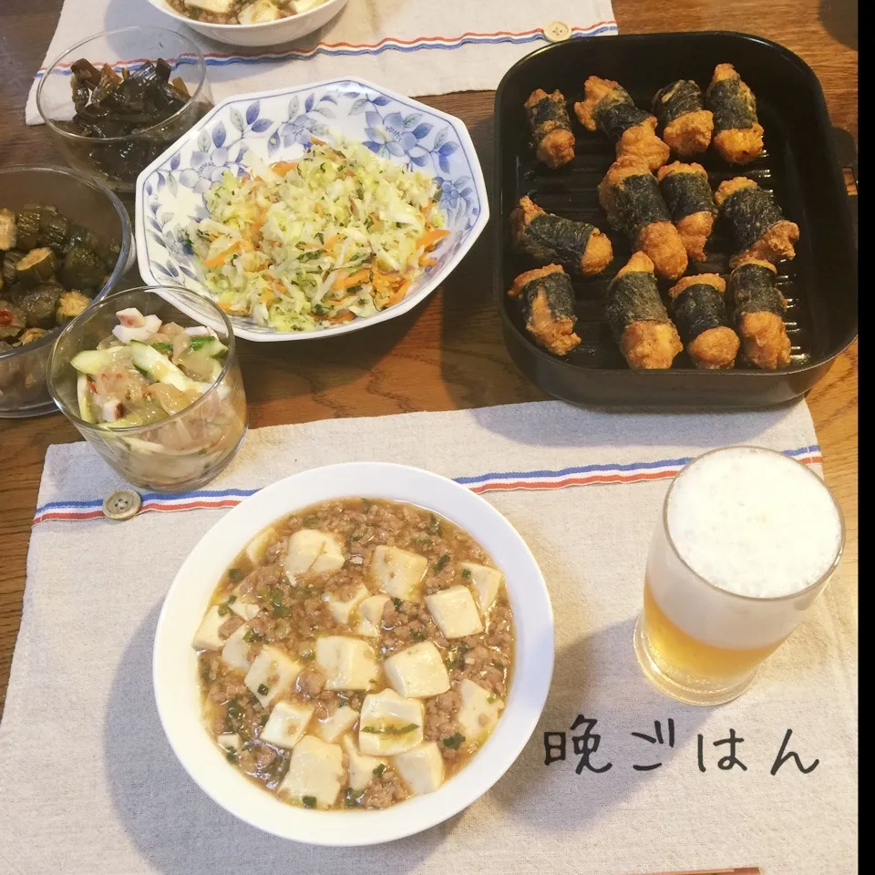 麻婆豆腐、海苔巻き唐揚げ、和風コールスロー、常備菜、ビール|yakinasuさん