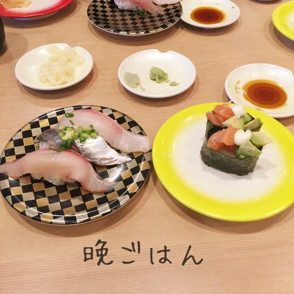 Snapdishの料理写真:回転寿司で|yakinasuさん