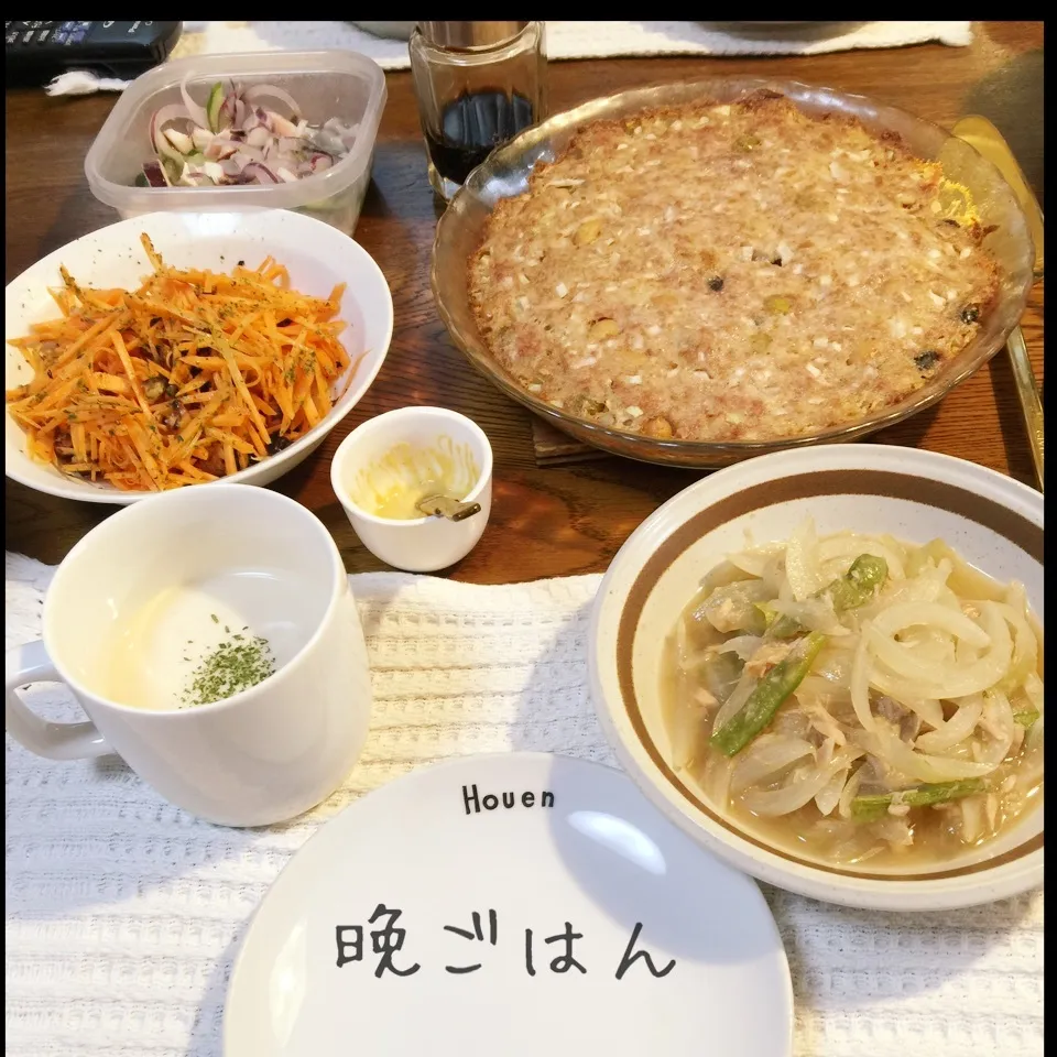 Snapdishの料理写真:豆腐豆入りミートローフ、玉ねぎツナのスープ煮、キャロットラペ|yakinasuさん