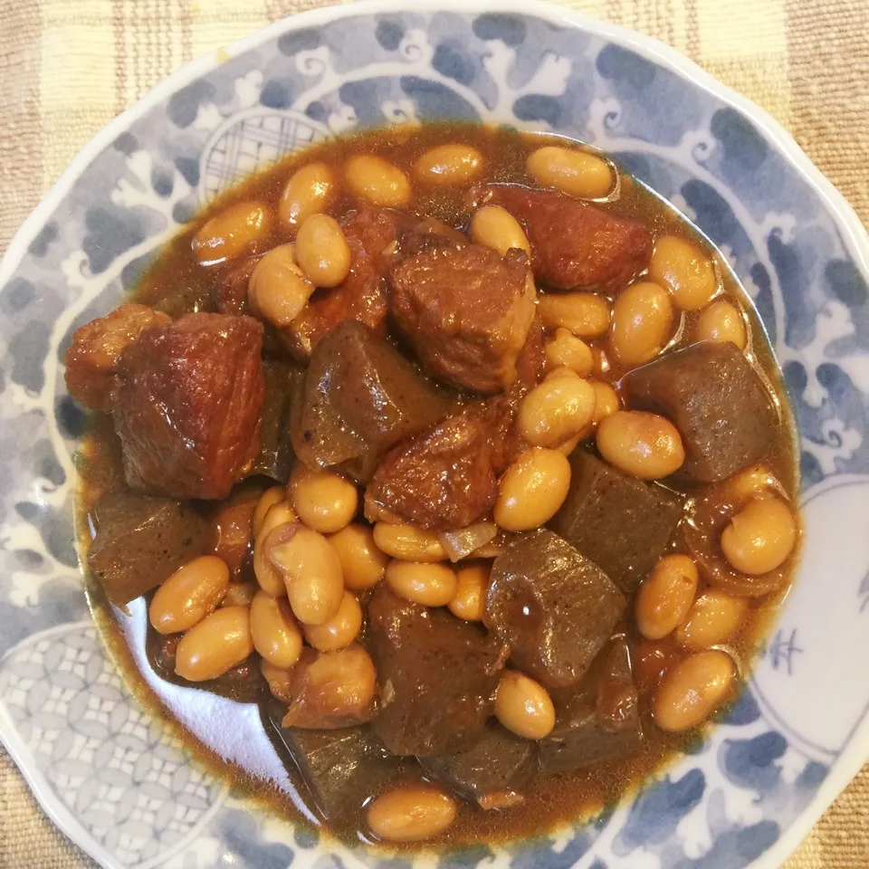 豚ロース肉と大豆と蒟蒻の味噌煮|yakinasuさん