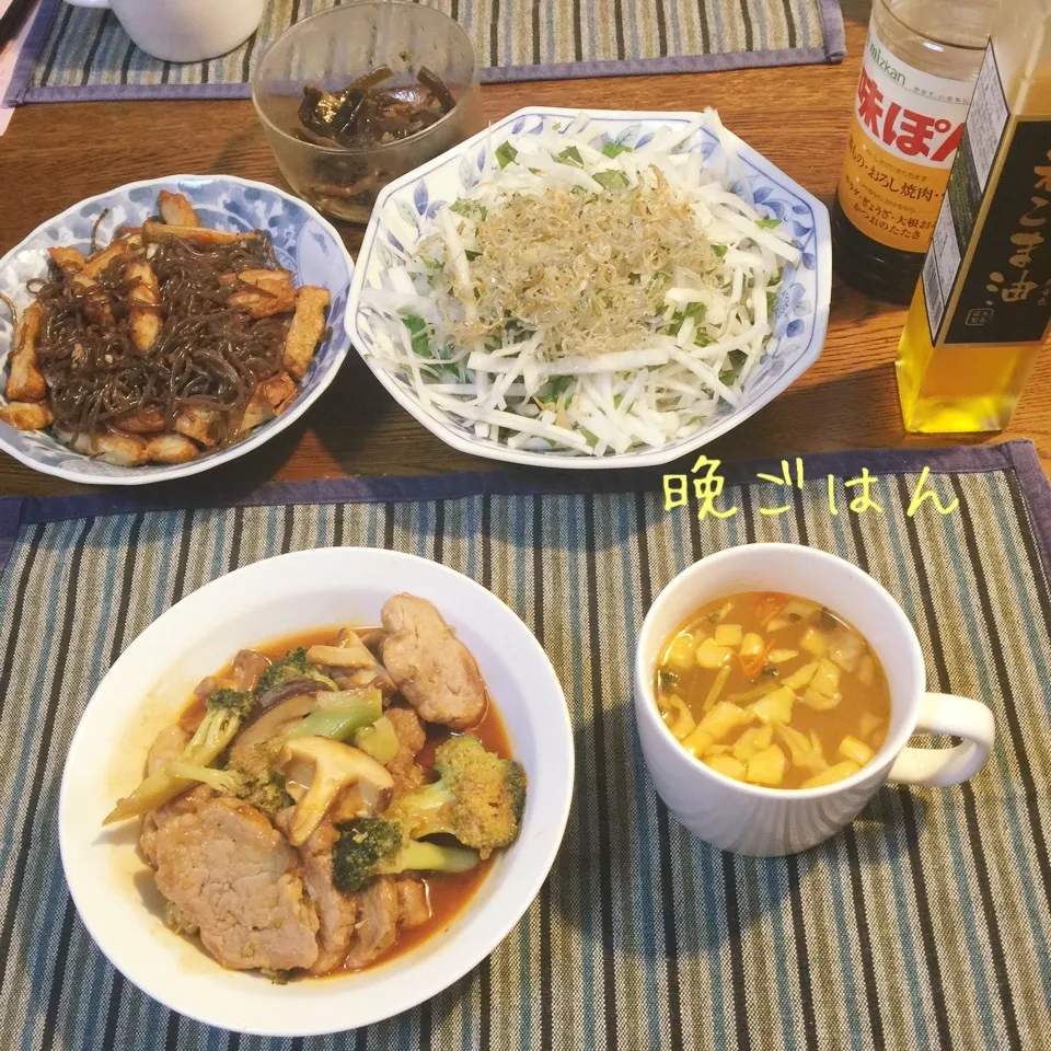 Snapdishの料理写真:豚ヒレ肉ブロッコリー酢玉ねぎのケチャップ炒め、牛蒡天糸コン煮|yakinasuさん