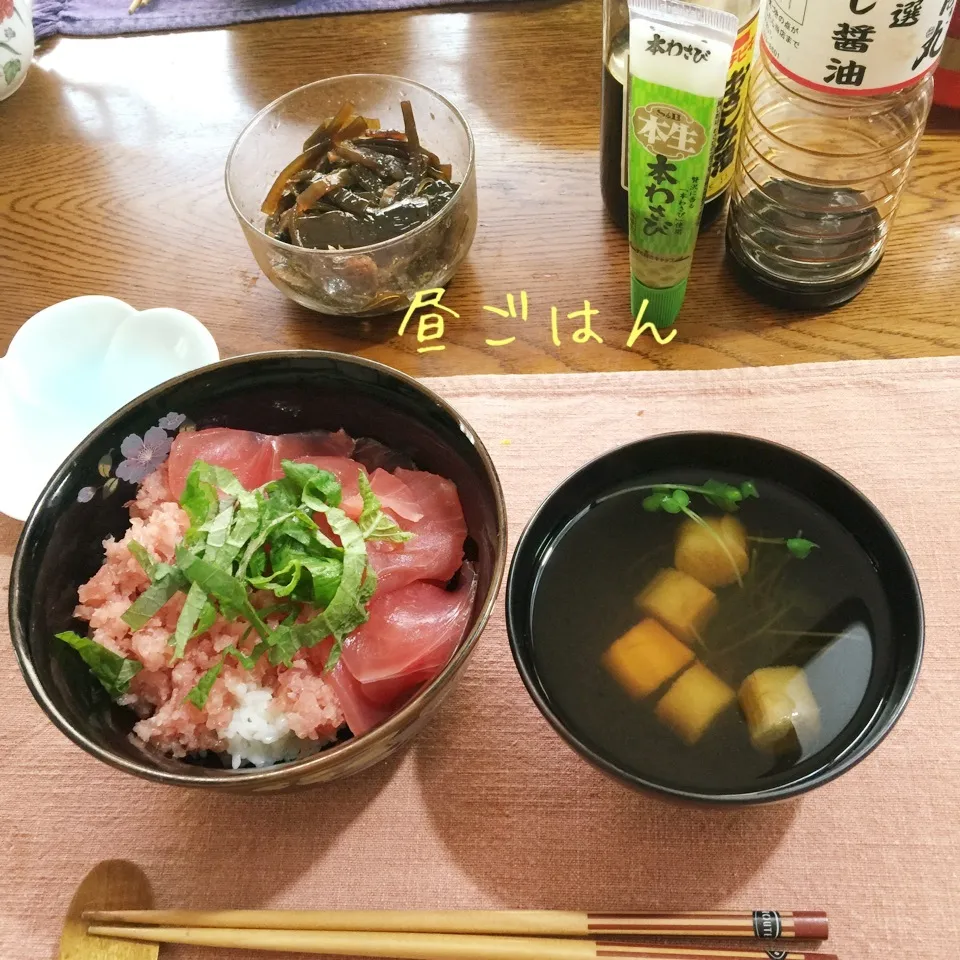 Snapdishの料理写真:鮪丼、吸物|yakinasuさん