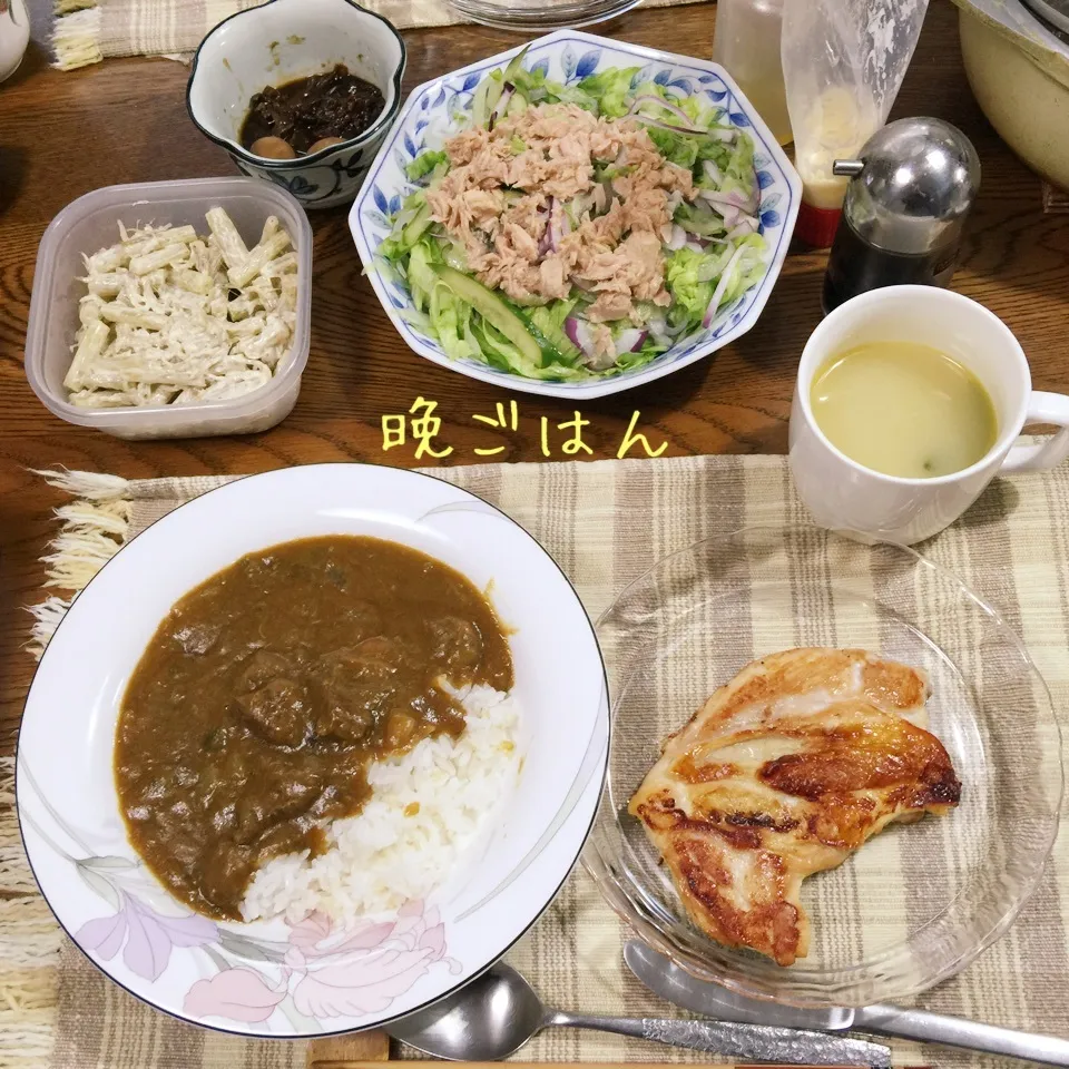 カレーライス、鶏パリパリ焼き、ツナサラダ、スープ|yakinasuさん