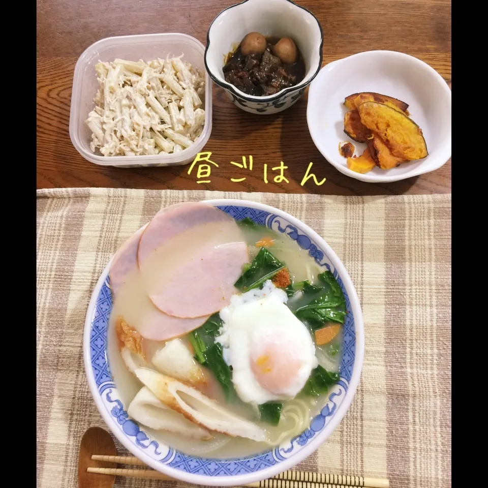 豚骨ラーメン、温玉のせ、常備菜、|yakinasuさん