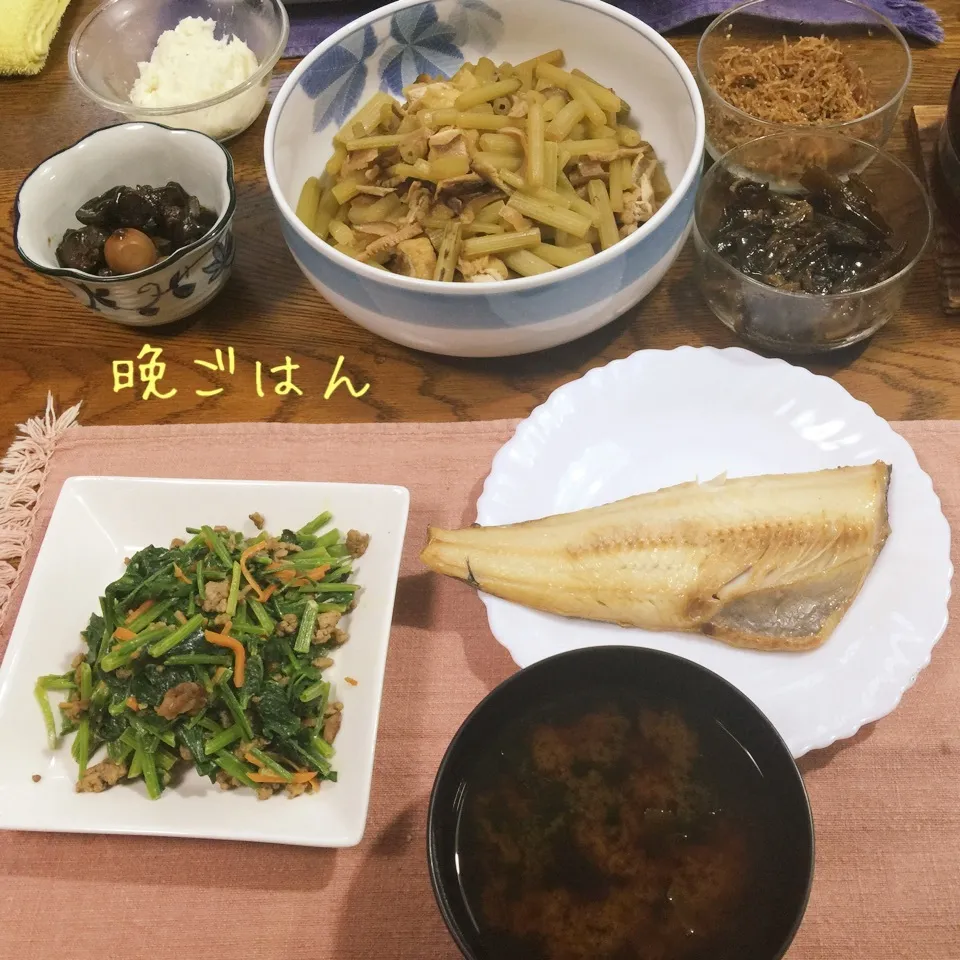 ホッケ干物、蕗椎茸薄揚げ煮物、ほうれん草ミンチカレーマヨ炒め|yakinasuさん