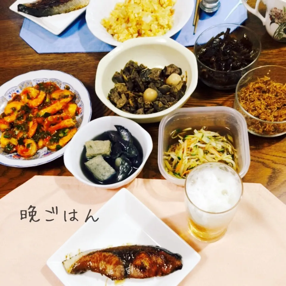 鰤照焼き、海老チリ、夫用チャーハン、残り物、ビール、|yakinasuさん