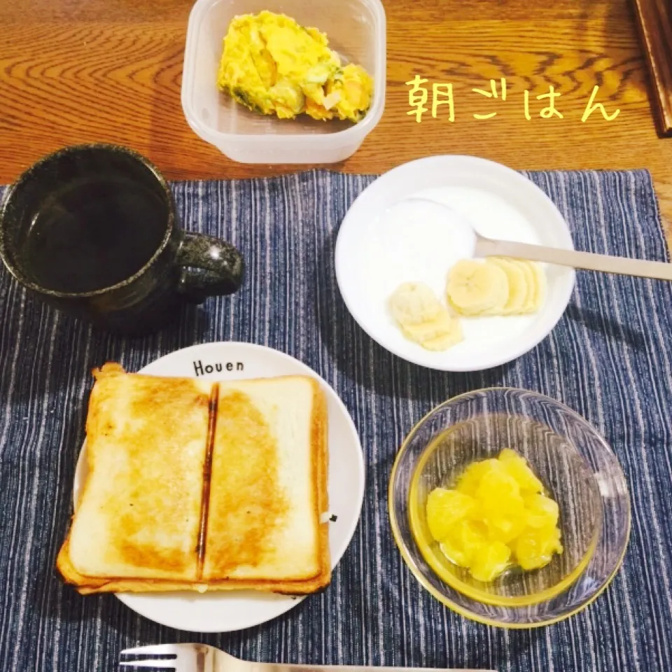 Snapdishの料理写真:キャベツチキンホットサンド、南瓜サラダ、ヨーグルトバナナ|yakinasuさん