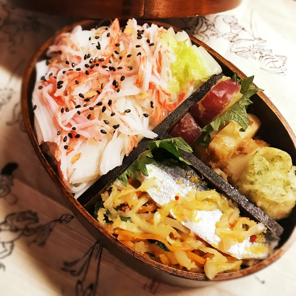 Snapdishの料理写真:正月先取りカニ飯弁当箱|Yumiko Ozakiさん