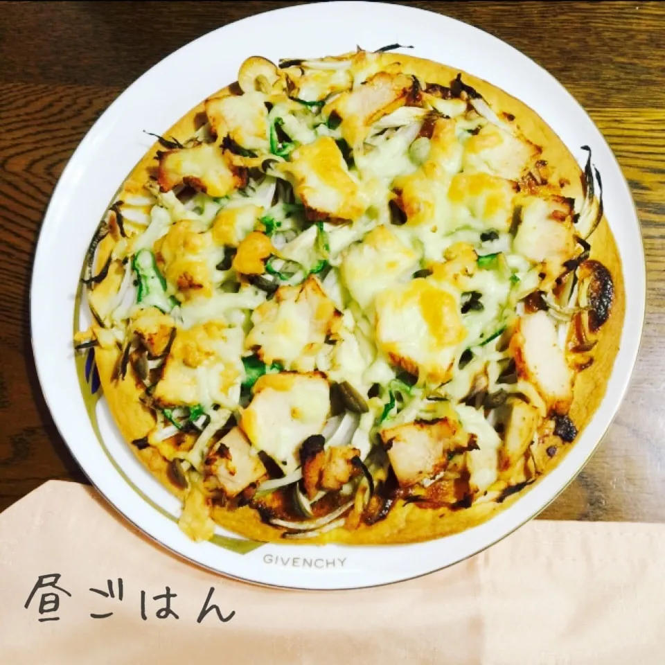 Snapdishの料理写真:カレーマヨネーズソースのタンドリーチキンのせピザ|yakinasuさん