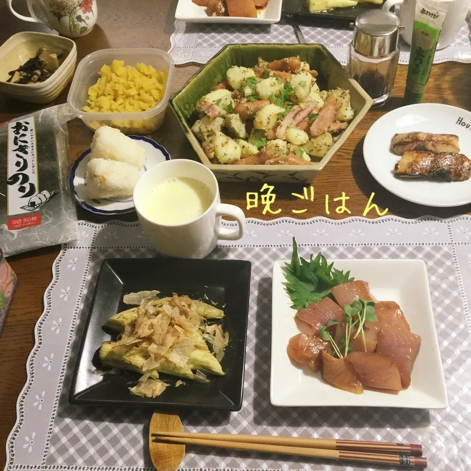 Snapdishの料理写真:ジャーマンポテト、コーンスープ、鮪漬け、焼きなすおにぎり|yakinasuさん