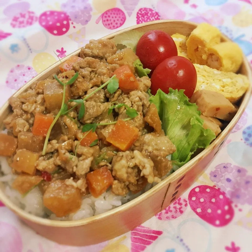 ピリ辛根菜と豚肉のはちみつ味噌丼弁当|Yumiko Ozakiさん