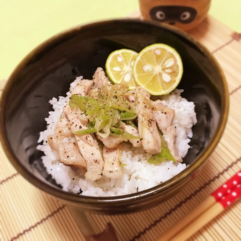 Snapdishの料理写真:すだちでさっぱり❤️ネギ塩豚丼|Yumiko Ozakiさん