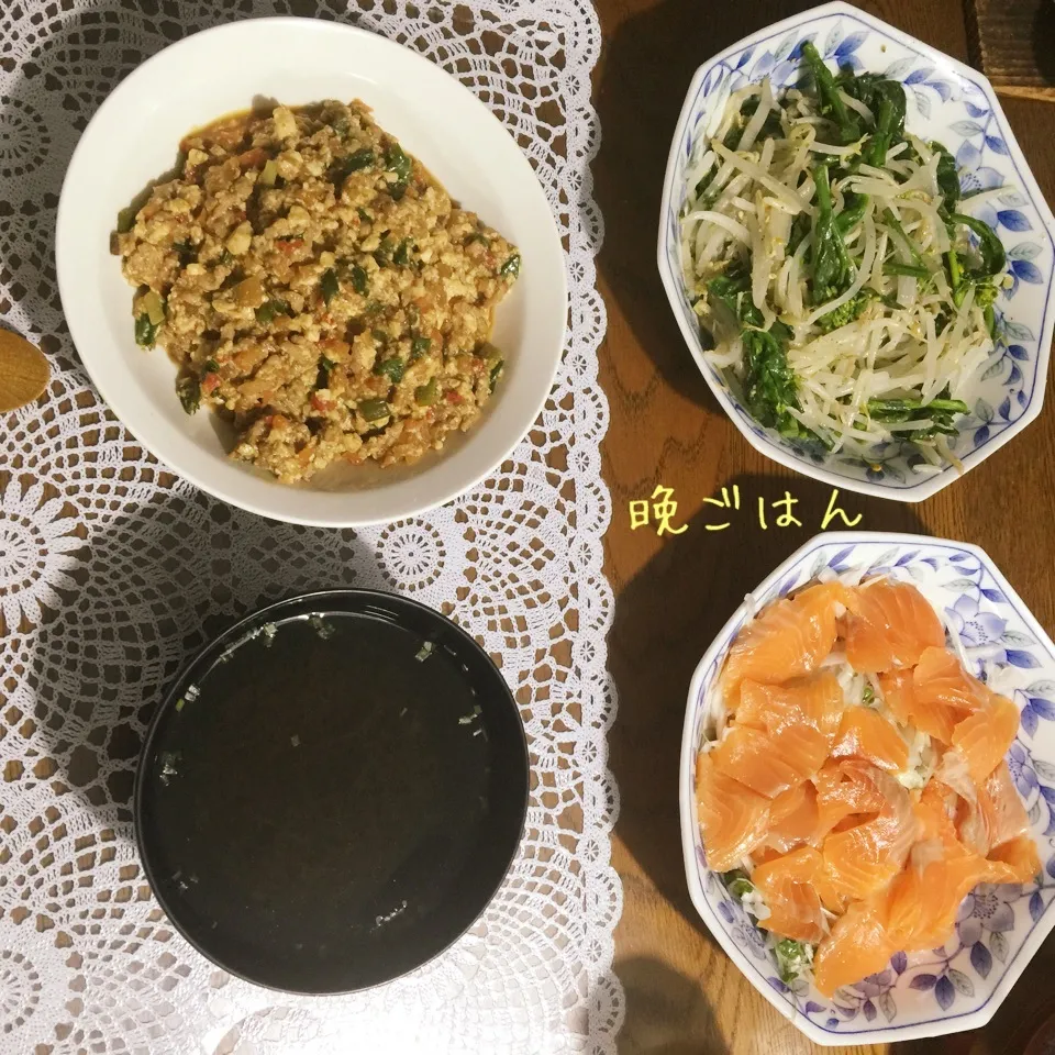 豆腐の味噌そぼろ煮、もやしと菜花ナムル、サーモンマリネ、吸物|yakinasuさん