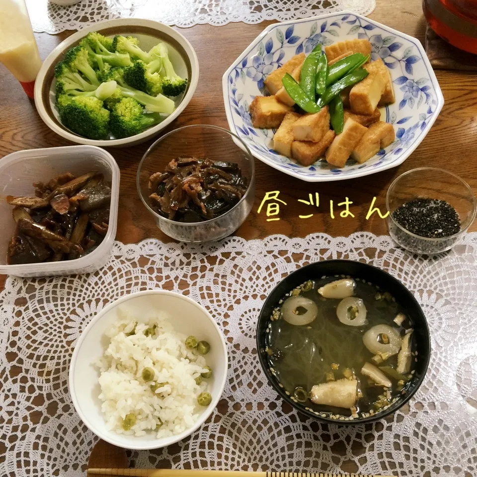 豆ごはん、厚揚げ煮物、牛蒡味噌煮、ブロッコリー、春雨スープ|yakinasuさん