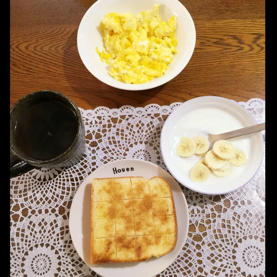 きなこトースト、粉チーズ入りスクランブル、ヨーグルトバナナ|yakinasuさん