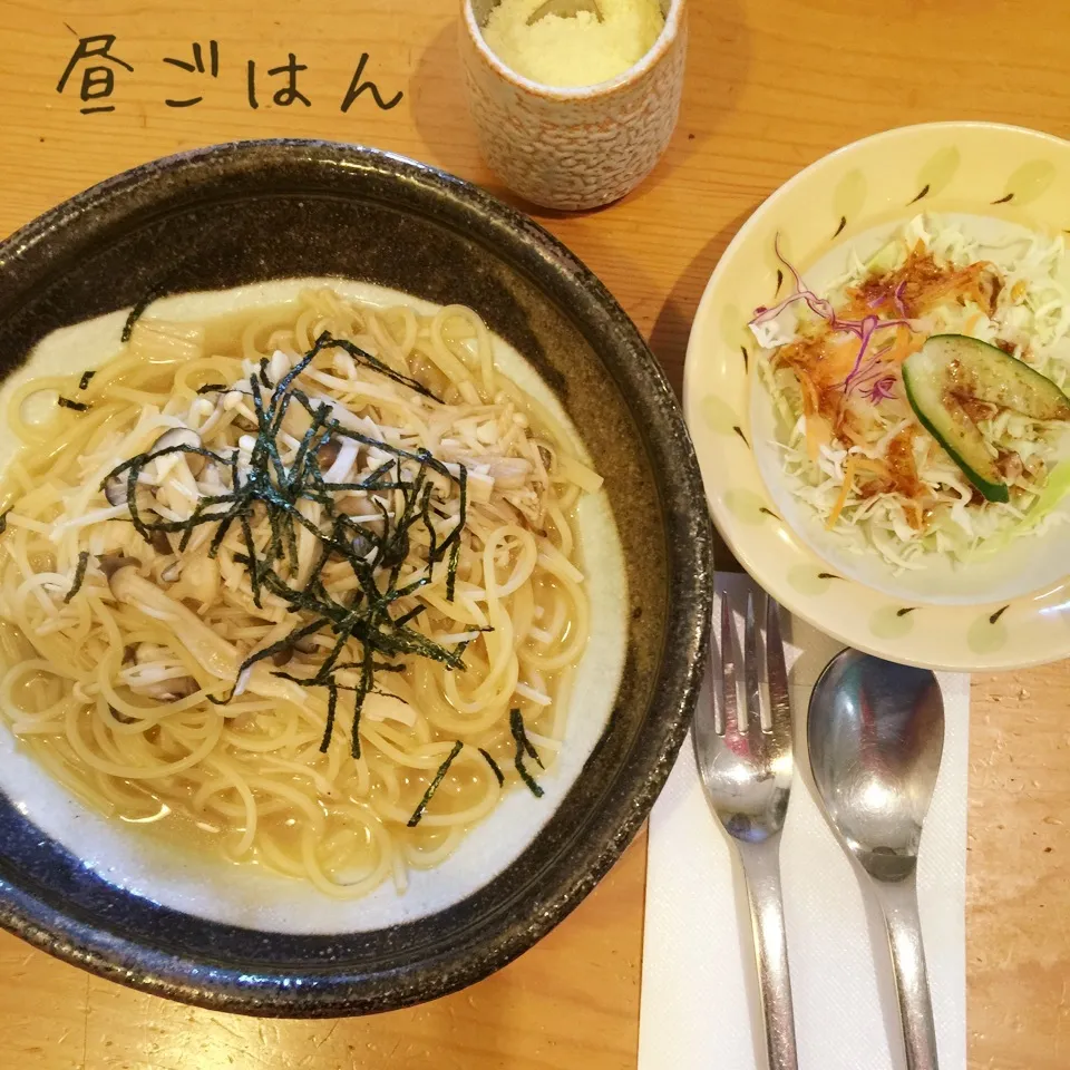 きのこの和風パスタ、サラダ|yakinasuさん