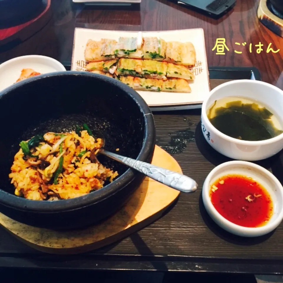 Snapdishの料理写真:石焼ピビンバとチヂミのセットランチ|yakinasuさん