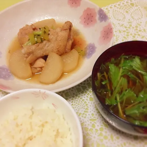 手羽元と大根のさっぱり煮＆水菜の赤だし味噌汁|Yumiko Ozakiさん