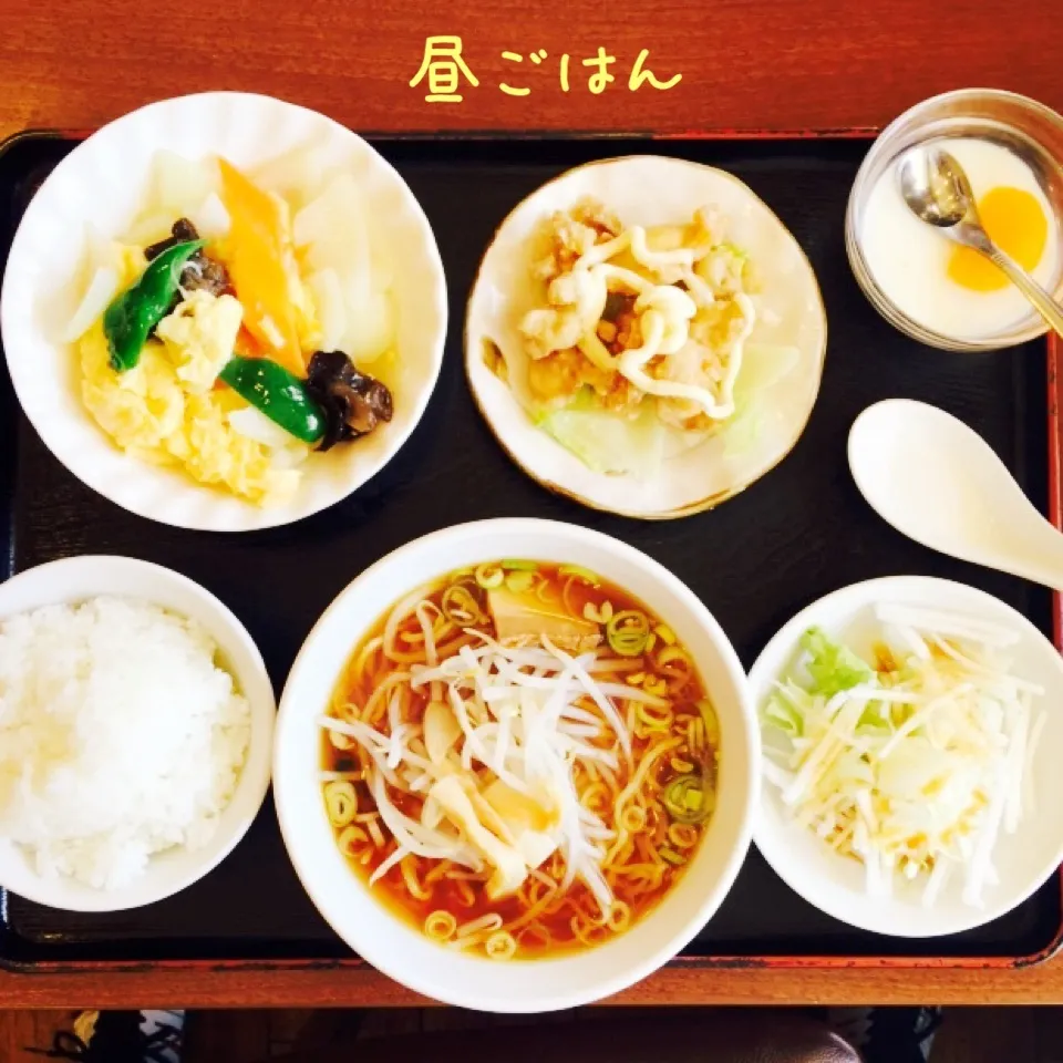 醤油ラーメン、鶏天、木耳と卵炒め、大根サラダ、杏仁豆腐|yakinasuさん