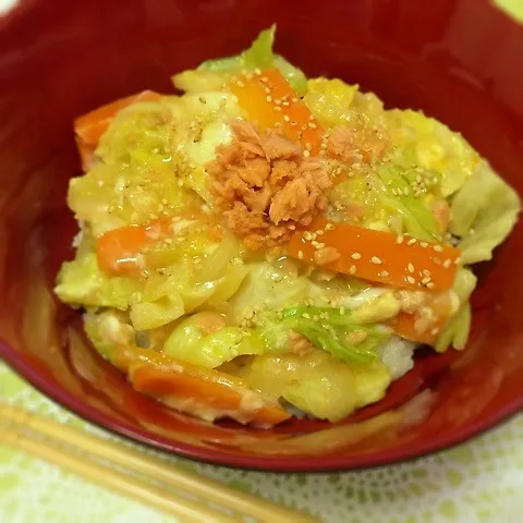 春色野菜と紅鮭の卵とじ丼|Yumiko Ozakiさん