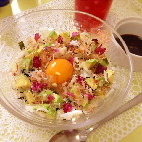 Snapdishの料理写真:カフェ風ランチ❤️梅アボガド丼|Yumiko Ozakiさん