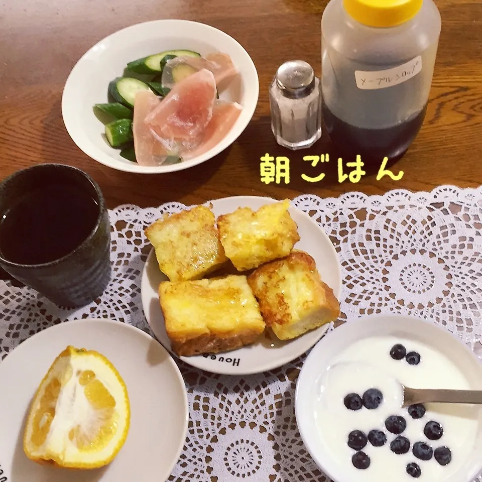 Snapdishの料理写真:フレンチトースト、胡瓜生ハム、ヨーグルトBB、はっさく、紅茶|yakinasuさん