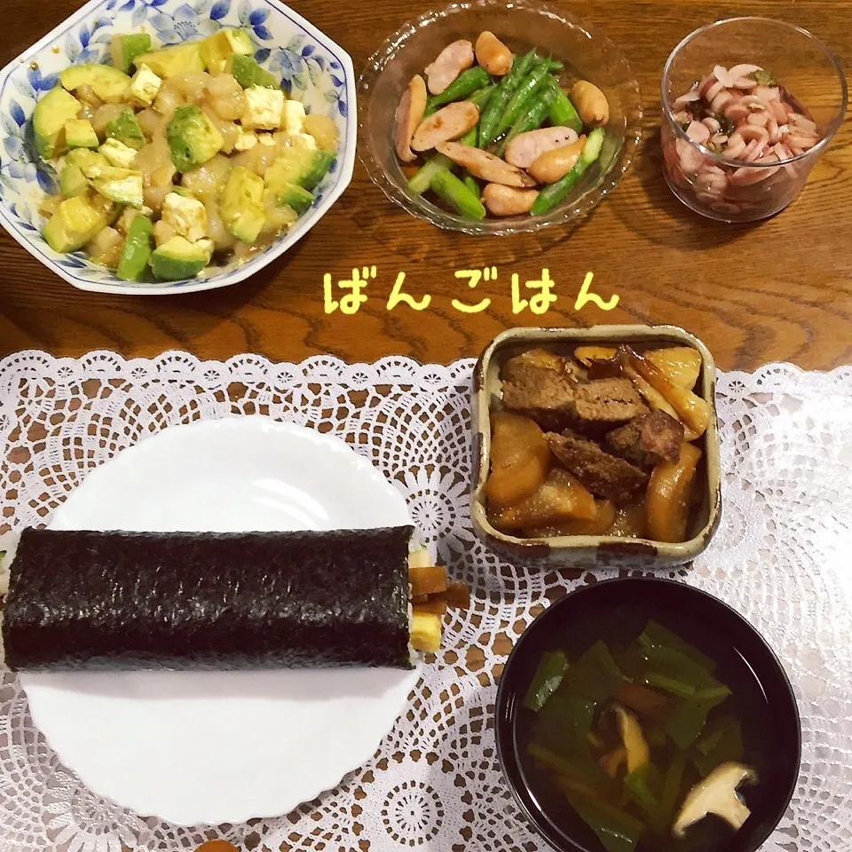 Snapdishの料理写真:丸かぶり恵方巻き、大根と塊焼き煮物、アボカドクリチ帆立サラダ|yakinasuさん