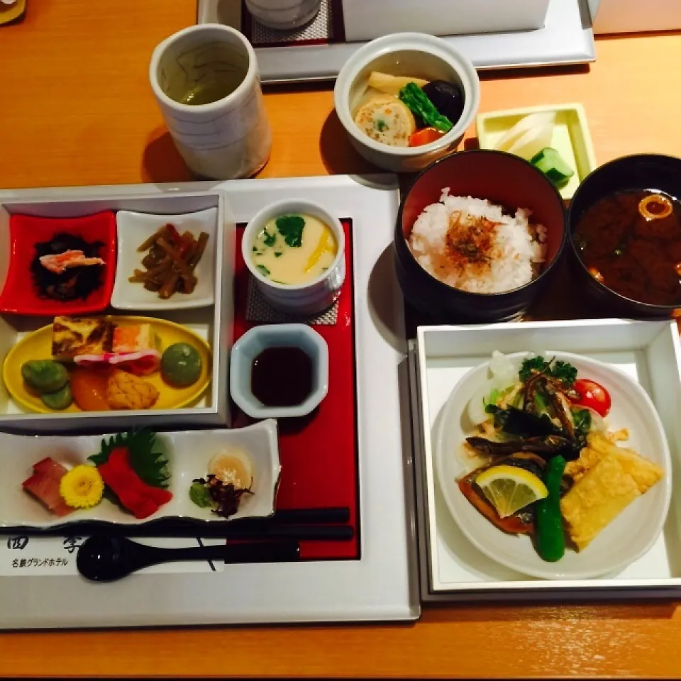 Snapdishの料理写真:ホテルの和食レストランで、新年会ランチ|yakinasuさん