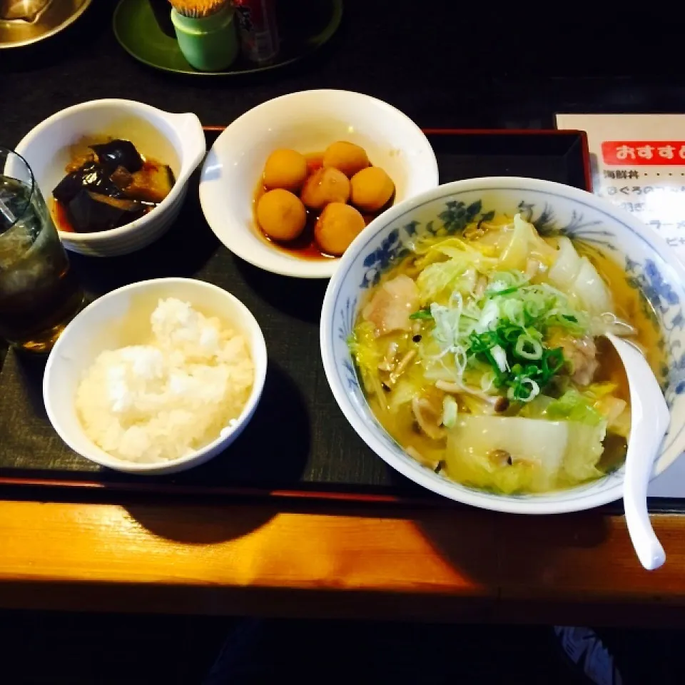 五目ラーメン、芋煮っ転がし、揚げナス、ごはん|yakinasuさん