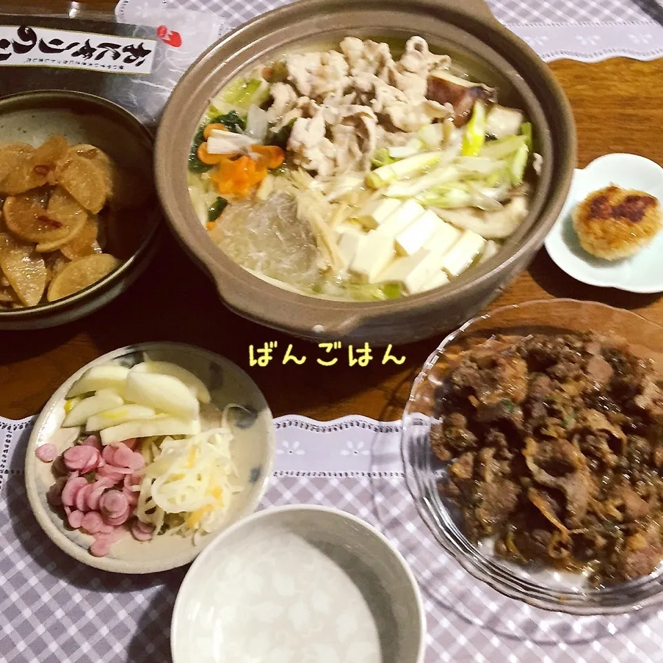 Snapdishの料理写真:塩麹鍋、プルコギ、沢庵煮物、お漬け物|yakinasuさん