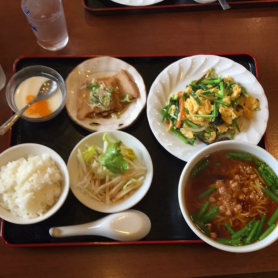 焼豚、ニラ玉炒め、台湾ラーメン、大根サラダ、杏仁豆腐|yakinasuさん