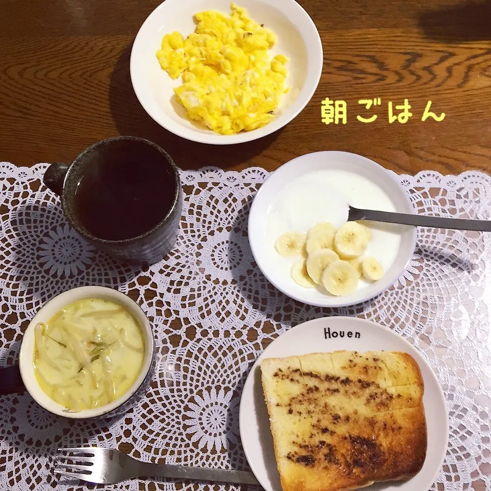 Snapdishの料理写真:シナモンシュガートースト、スクランブル、カレースープ、ヨーグ|yakinasuさん