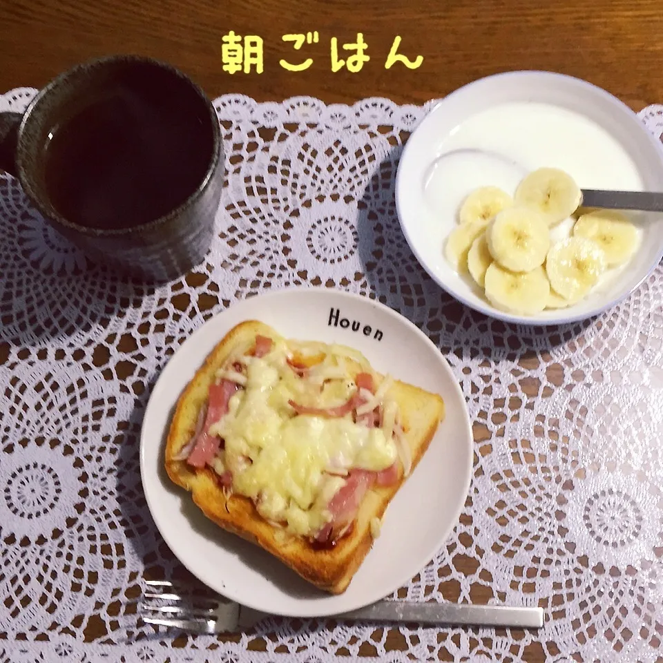 Snapdishの料理写真:ピザトースト、ヨーグルトバナナ、紅茶|yakinasuさん