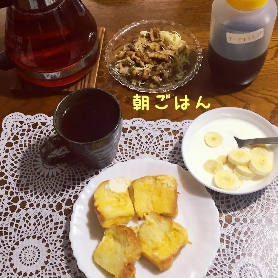 Snapdishの料理写真:フレンチトースト、豚肉照焼き、ヨーグルトバナナ、紅茶|yakinasuさん