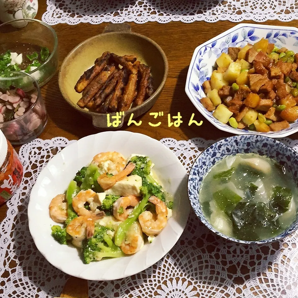 Snapdishの料理写真:豆腐海老ブロッコリー炒め、煮豚とじゃが枝豆の煮物、牛蒡からあ|yakinasuさん